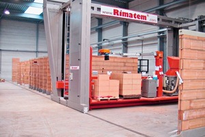  »2 With Rimatem masonry units like with this semi-automatic HA III, masoned walls can be put up quickly and efficiently  