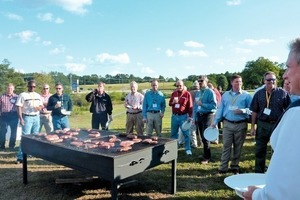  »2 Das „Steak Cookout“ wurde wieder zum Erfahrungsaustausch genutzt 