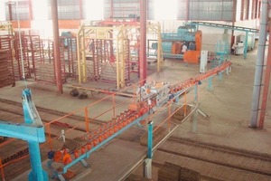  »6 View of the plant with the presses, dryer cars and the roofing tile handling line 