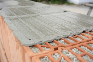  »2 Simple principle: position mortar pads – wet them – place next row of masonry 