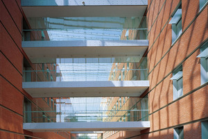  ›› 5 The two main buildings of the VAC are linked by a glass-covered internal walkway 