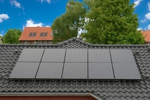  &gt;&gt;1 Effizienter lassen sich Dachflächen nicht nutzen – das „2Power“-System vereint Photovoltaik und Solarthermie in einem Modul 