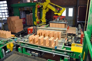  » At Wienerberger’s Eisenberg facility, mechanical solutions were integrated for U-block production 