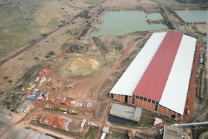  »2 Luftbildaufnahme des neuen Werks Csabai II während der Bauphase 