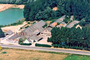  »1 Aerial photo of the Alphons Meyer KG roofing tile factory 