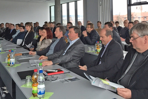  »2 Im Fraunhofer Institut für Silicatforschung ISC in Würzburg erhielten die Teilnehmer einen Überblick über die Forschungsaktivitäten der Einrichtung 