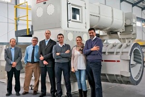  »1 Felipe Verdés, Chairman of the board, on the right, with part of his management team 