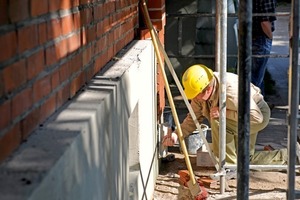  &gt;&gt; The wall base is prepared for the clinker tiles. Above the insulation, the old masonry can be seen. 