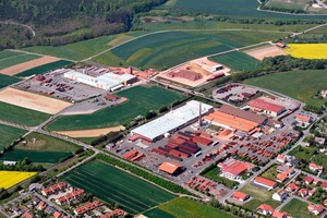  »2 The Braas factory in Buchen-Hainstadt with production halls and clay stock area 