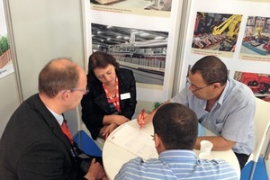  » Members of the Lingl team talking to an Algerian customer 