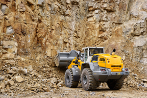  » Larger axles, strengthened lift arms – the robust Liebherr L 586 XPower wheel loader is ideally suited to challenging work in quarrying 