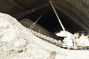  »7 Investment has also gone into raw materials – here the clay storage facility at the Mordano plant 