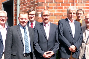  »4 Die Mitglieder des alten und neuen Vorstandes des Güteschutz Ziegel mit dem Geschäftsführer Frank Pohle (3. von rechts)  