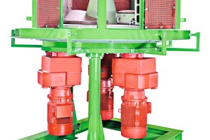  »1 The new circular screen feeder facilitates servicing 