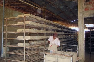  ››10 The dried bricks are loaded onto cars and run into the kiln 