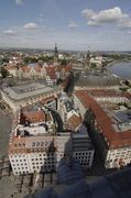  &gt;&gt; Quartier F und Innenstadt aus der Frauenkirchperspektive: kleinräumige Dachlandschaft wie in einer gewachsenen Altstadt. 