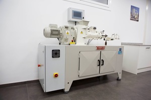  »7 Monobloc laboratory extruder 