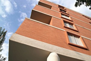  »7 A building constructed with bricks from Novaceramic 