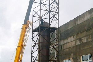  ››6 Chimney under construction 