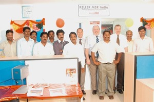  »1 The complete team headed by the two Managing Directors of Earth Tekniks, Mr Paventhan (4th from right) and Mr Lakshminarasimhan (7th from right), the Australian business partner Sean Herrington (6th from right) and from Keller HCW GmbH the Division Manager Uwe Hartmann (5th from right) and Sales Manager Albert Book (3rd from right) took part in the inauguration ceremony 