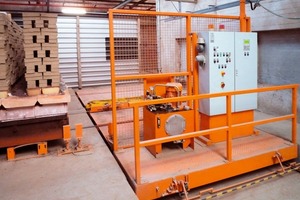  »5 KWS-built transfer tables include hydraulic car clamps for optimal fixation of the kiln cars 