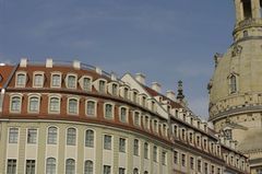  &gt;&gt; Zweimal Barock: Mansarddächer und die steinerne Glocke der Frauenkirche. 