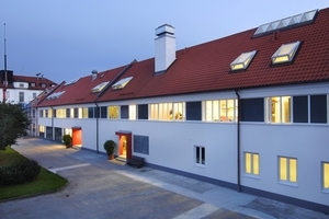  &gt;&gt; Mit massiven Ziegelmauern und großzügigen Fensterflächen bietet der Gebäudetrakt des Jugendwerks Birkeneck Jugendlichen in sozialtherapeutischer Behandlung ein wohnliches Zuhause. 