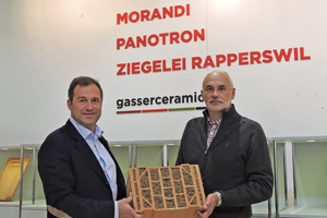  »1 Rudolf (links) und Hans Gasser mit dem neuen Capo 