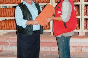  »8 Kató Aladár, CEO at Tondach Magyarország (left), and Peter Horvath, Operations Manager at the Csorna Plant, inspect the fired roofing tiles 