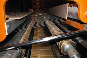  <span class="bildunterschrift_hervorgehoben">»</span> The cutting wires slope in order to improve their penetration into the clay body 