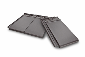  » The new Plano 11 under-ridge vent tile (made at the Straubing plant) – for good ventilation along the ridge line 
