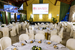  »1 Sacmi-Cosmec ist am Standort Verona bereit für die Zukunft – das wurde im Rahmen eins Symposiums am Gardasee mit Vertretern der Ziegelindustrie gefeiert 