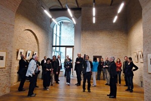  »6 Besichtigung der Schlossbrauerei in Litomysl, einem Projekt von Architekt Josef Pleskot. Führung durch den Altbürgermeister von Litomysl, 2. von links. Foto: Ziegel Zentrum Süd e.V. 