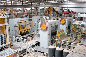  »1 View of the two roofing tile press lines 