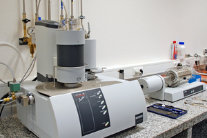  »2 The research and development centre is equipped with comprehensive measurement and analysis technology, e.g. a STA and a dilatometer for thermal analyses 