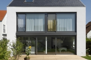  &gt;&gt;A central element of this feng shui home's architecture in Ludwigsburg is its glass façade opening onto the garden  