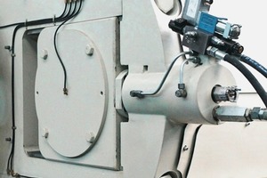  »5 Hydraulic system for adjusting the roller gap 