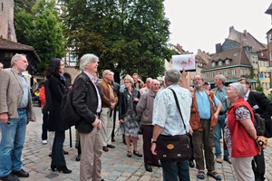  »1 Die Teilnehmer verfolgten die Ausführungen zur „Ziegelstadt“ Nürnberg mit großem Interesse 